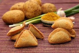 GOLDEN FAN BEEF RENDANG CURRY PUFFS 30gm 1kg (4)