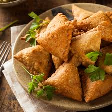 GOLDEN FAN MALAYSIAN CHICKEN CURRY SAMOSA 1kg (4)
