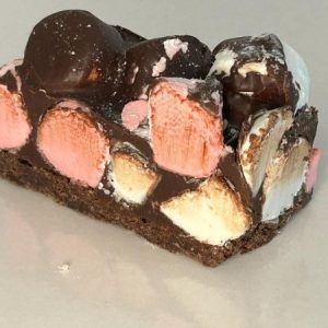 CHEF MOMO'S ROCKY ROAD SLICE 10s
